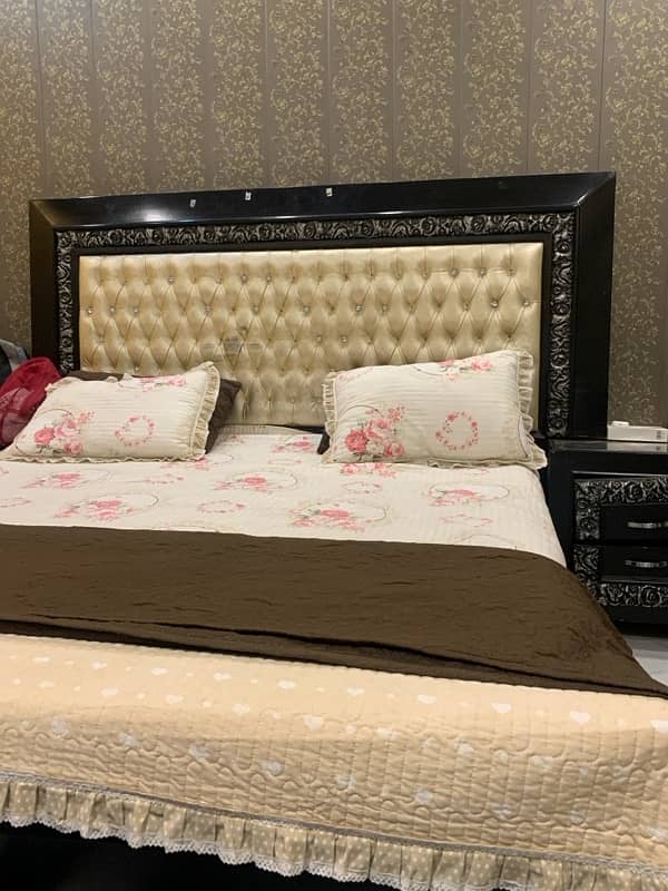 Complete King size wooden & quilted bed Set 1