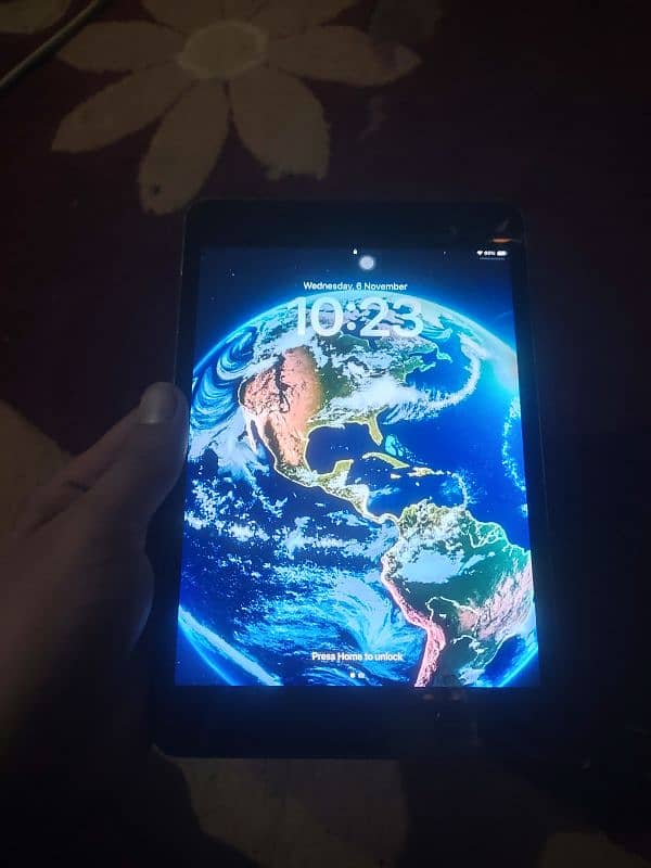 iPad mini 5 64 GB finger ok touch glass broken but 100% working 1