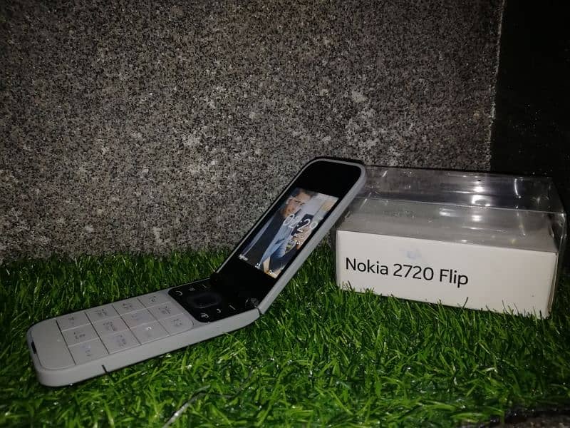 Nokia 2720 flip 3