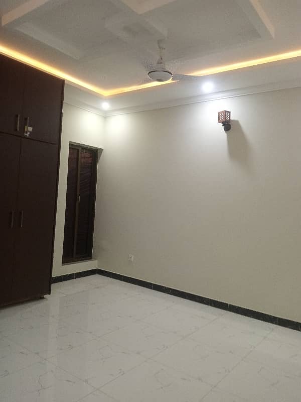 Rawalpindi Bahria Town phase8 awami3.2 bedroom apartment for rent 18