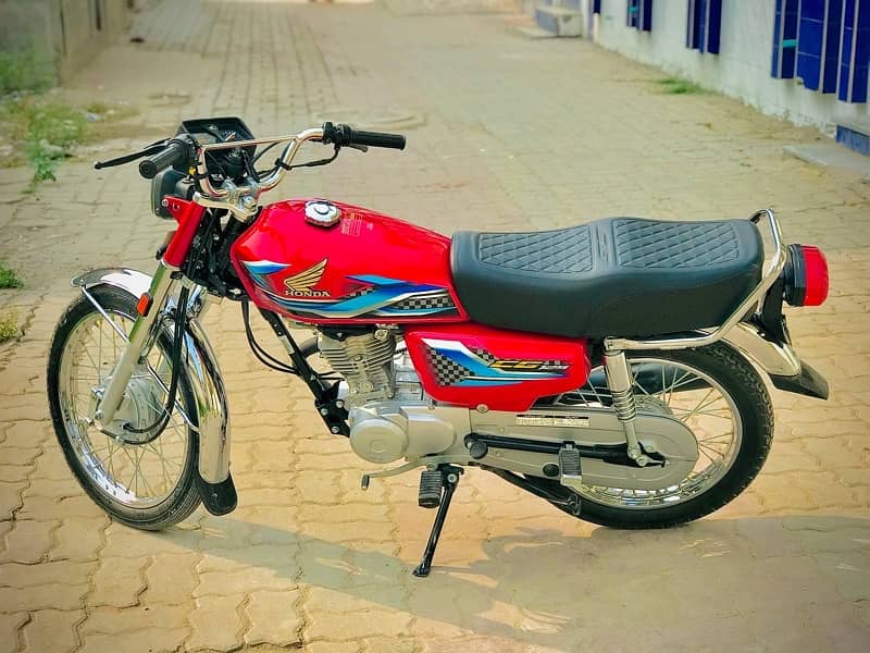 Hounda 125 in red colour only 2.5 months use new condition 0