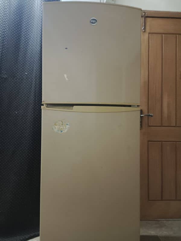 Pel Fridge/referigerator/medium fridge/slightly used 2