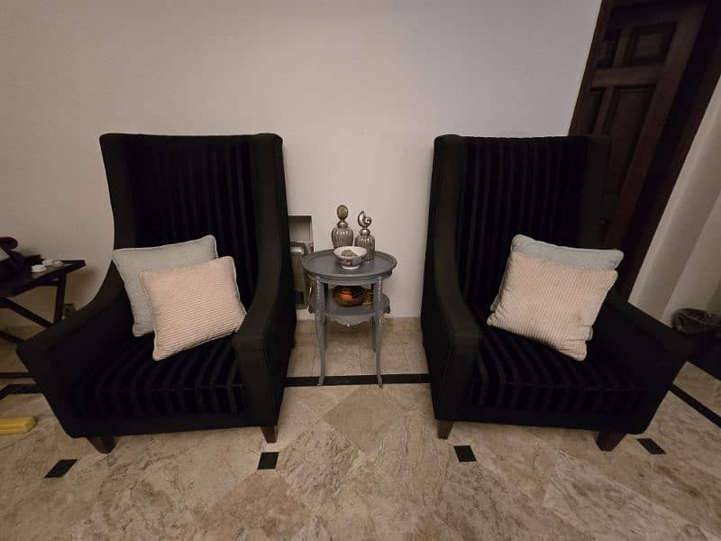 Stylish Black Sofa Chairs 2