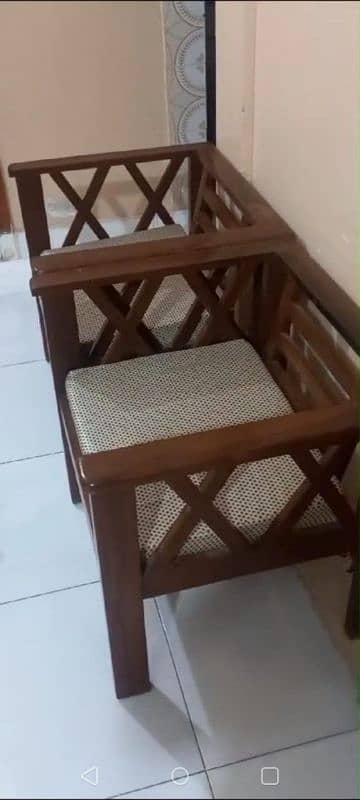 Sofa Set 7 seater brand new with table just 2 month use howa hai 2