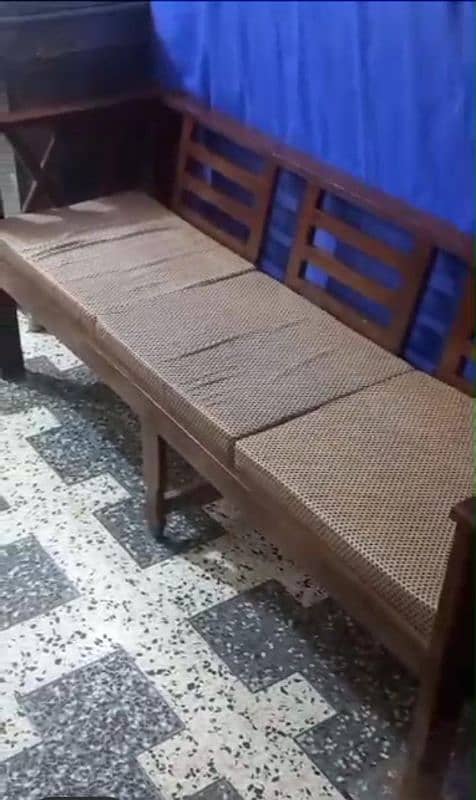 Sofa Set 7 seater brand new with table just 2 month use howa hai 4