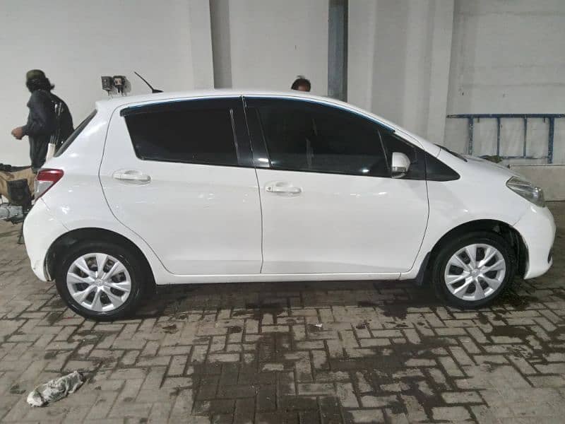 Toyota Vitz 2011 5