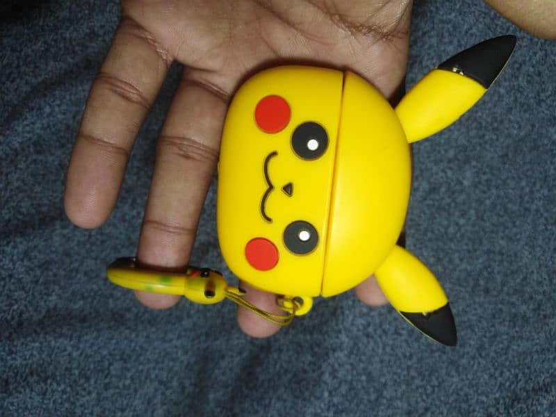 airpods pro & pikachu casing 1