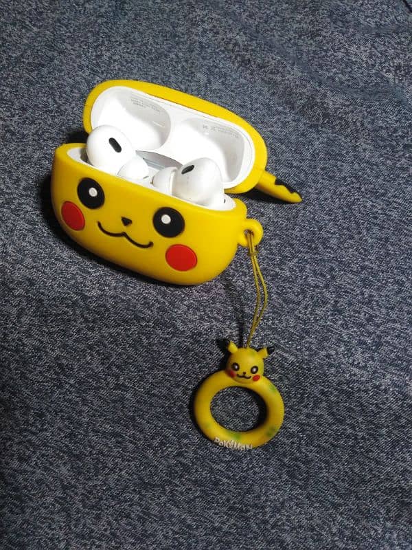 airpods pro & pikachu casing 3