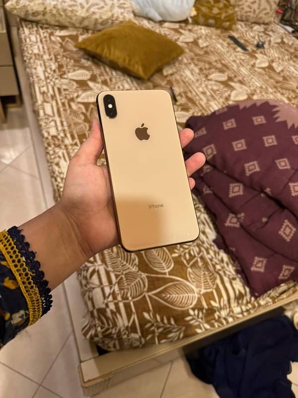 IPhone XsMax 256 gb Gold colour 2