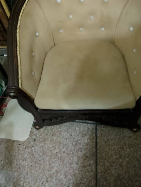 sofa set condition 9/10 ana cycle for sell 1