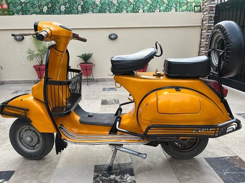 vespa Piaggio Antique Vintage 1