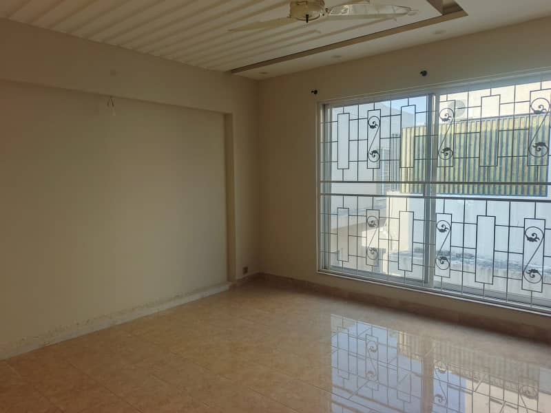 Upper portion of one kanal available for rent at hot location of DHA phase 06 3