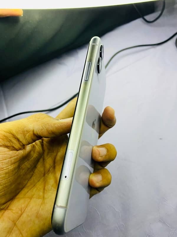 iPhone 11 64GB 4