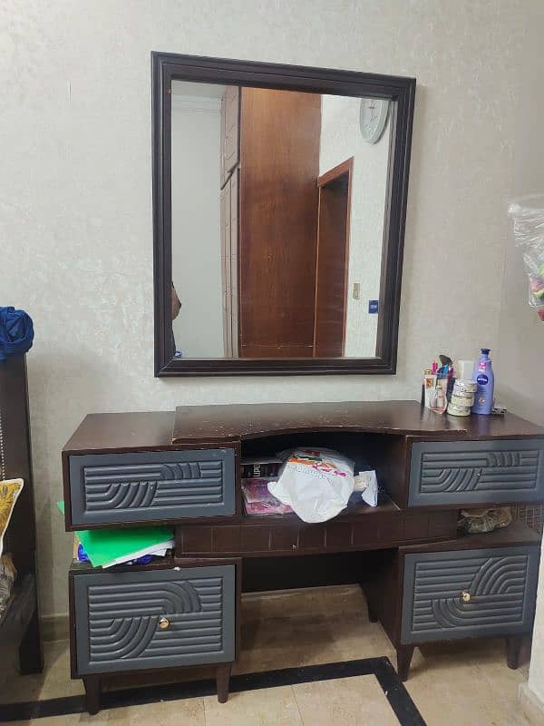 dressing table 0