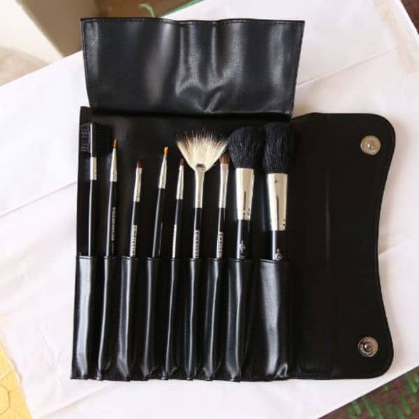 Christine Small Brush Kit Set - 9 Pieces 1