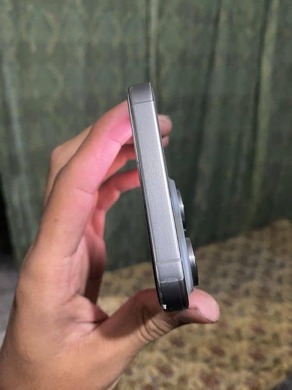 Apple iphone 15 Pro Max Natural titanium 6