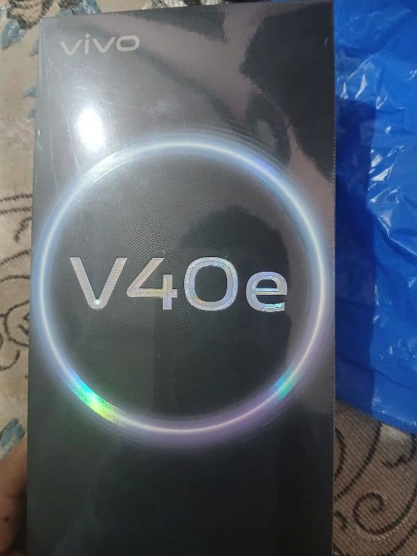 box packed vivo v40e green color 0