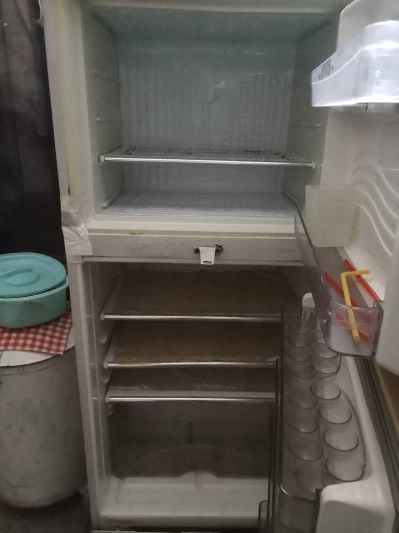 dawlance fridge condition good 3