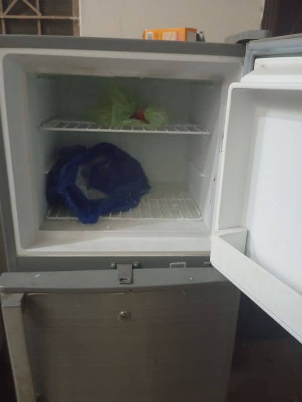 dawlance fridge 2