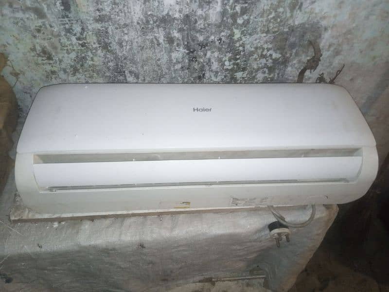 1 ton ac non inverter Haier good condition 0