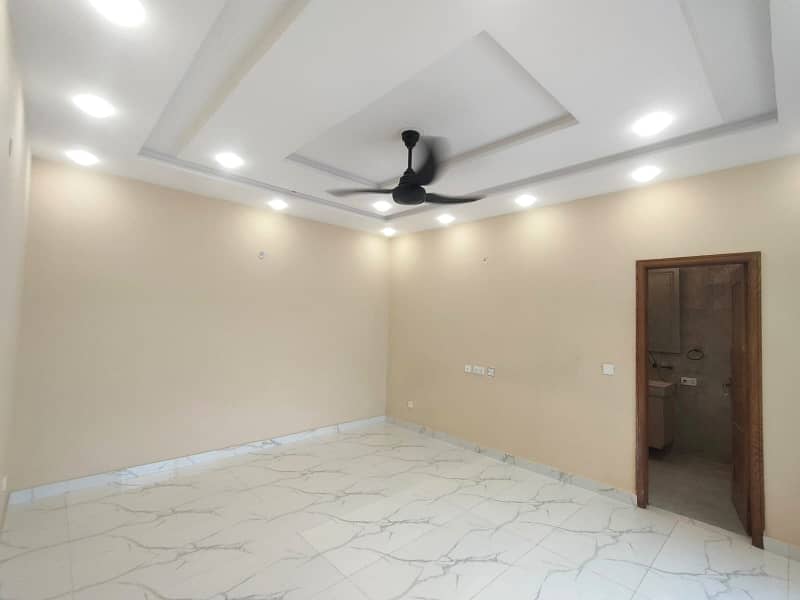 20-Marla Upper Portion for Rent in DHA Ph-7 Lahore Owner Built House. 0