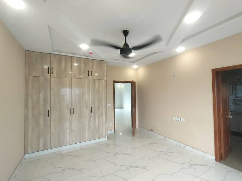 20-Marla Upper Portion for Rent in DHA Ph-7 Lahore Owner Built House. 2