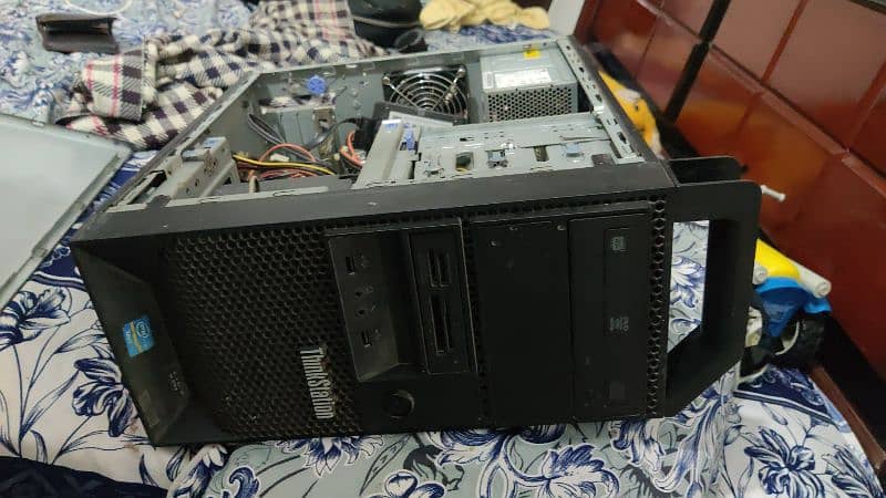 LENOVO E3 XEON with 17inch led original photo attached 0