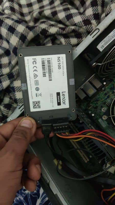 LENOVO E3 XEON with 17inch led original photo attached 1