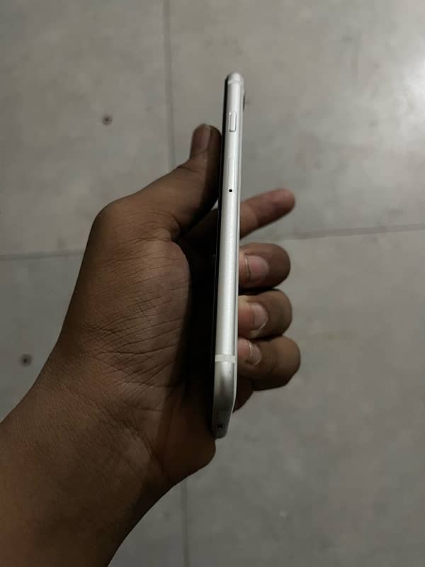 iPhone se2020 64gb 4month sim working factory unlock 3