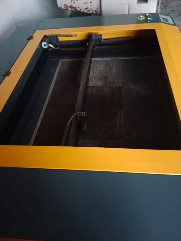 laser cutting machine 0