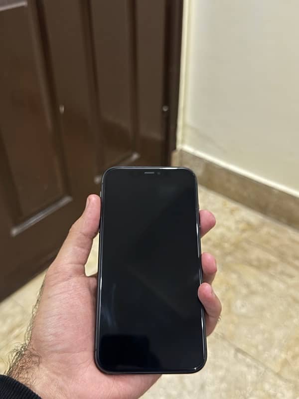 Iphone 11 (Glitched) 0