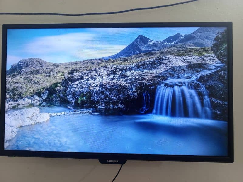 Smart LED TV 32 Inches Made in Malaysia With Original Remote 5