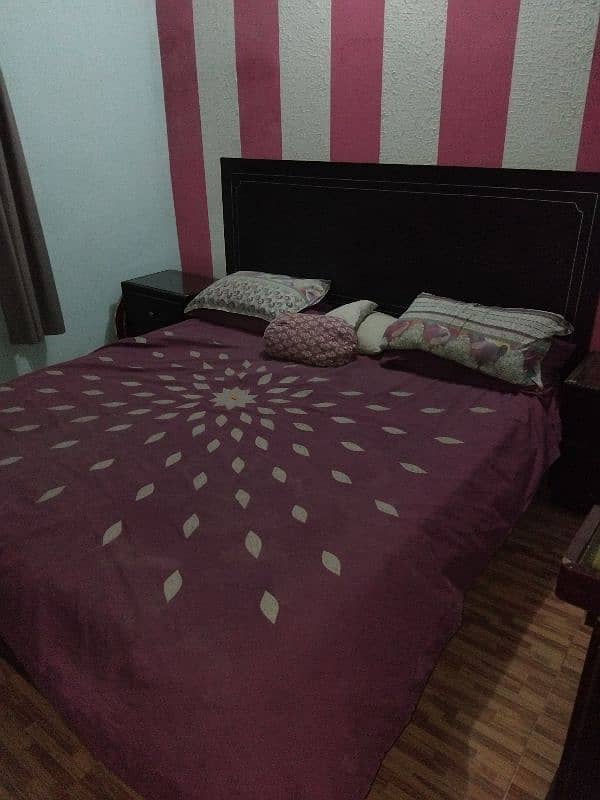 bed room set for urgent sale 0