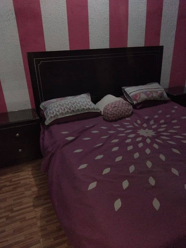 bed room set for urgent sale 1