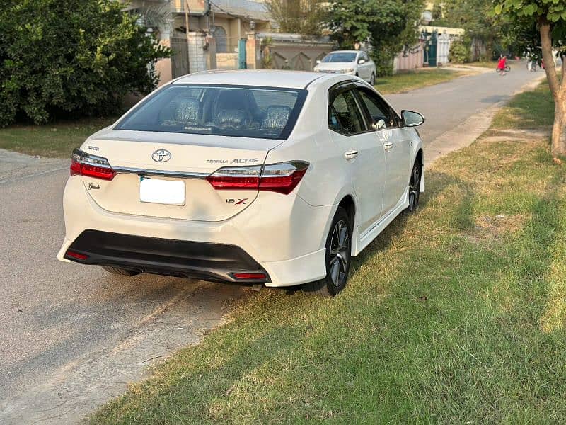 Toyota Altis Grande 2022 4