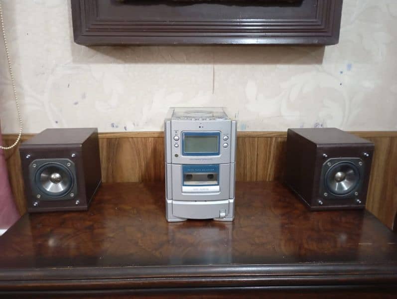 JVC Bookshelf music system 0