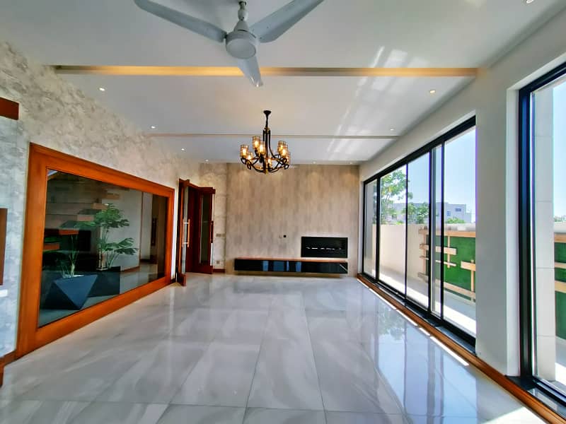 1 Kanal Full House Available For Rent in DHA Phase 7 | Ideal Location 4