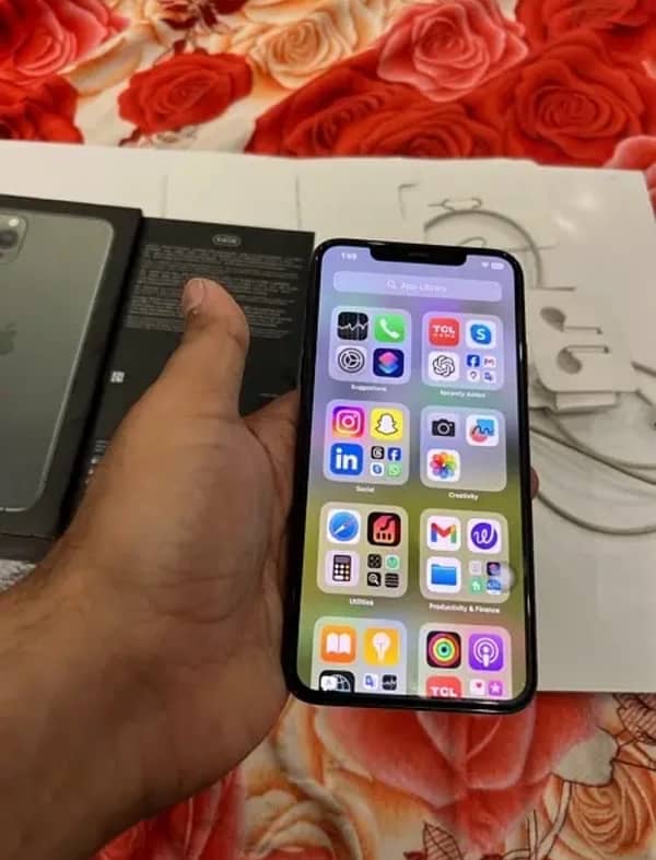 iphone 11 pro max 64gb with BOX NON PTA 3