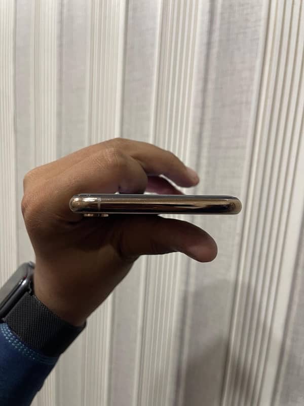 IPHONE XS MAX PTA APPROVED (64) gb 4