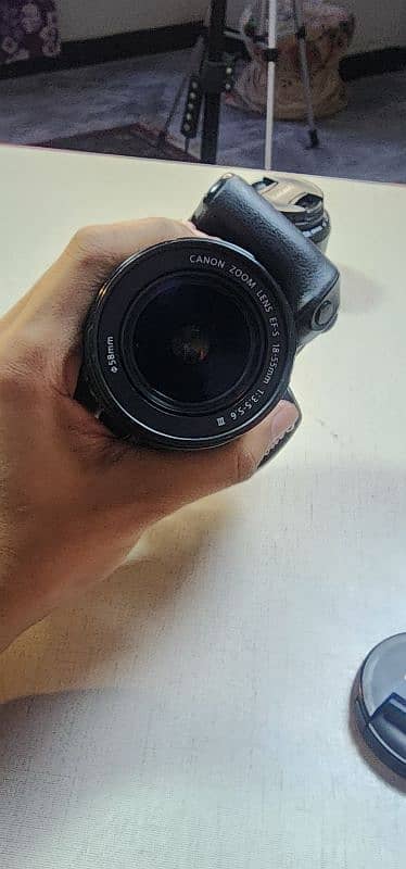 canon EOS 200d with 2 lenses (18-55mm_ 50mm) 10/9.5 3