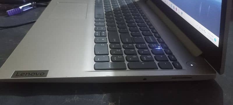 lenovo IdeaPad 3 3