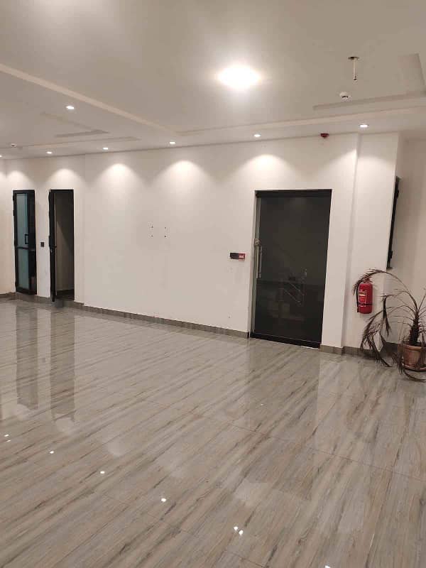 4 Marla Brand New Commercial Building For Rent 0