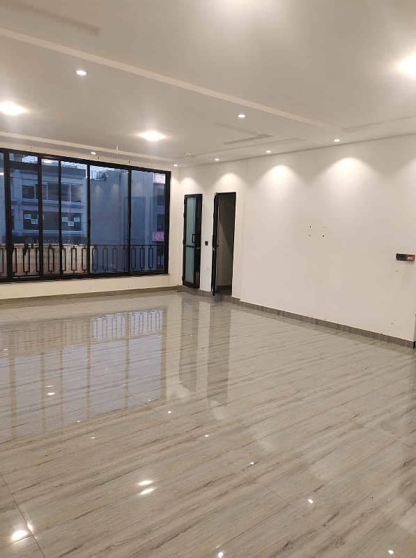 4 Marla Brand New Commercial Building For Rent 4