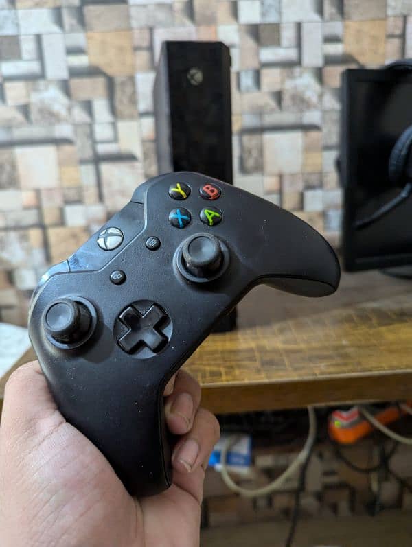 Xbox One with two controllers 3