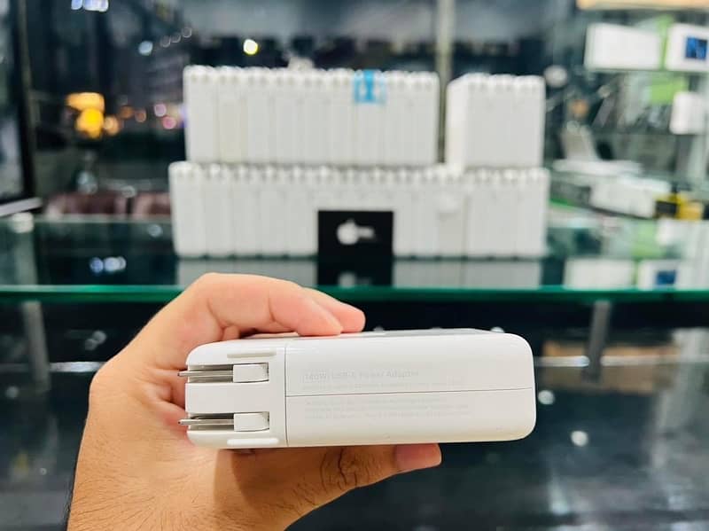 Apple Original 140W adapter 1