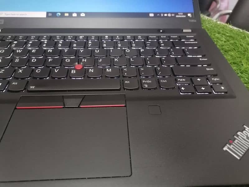 Lenovo T490s i7 8th gen with 16 GB RAM ddr4 6