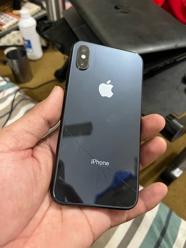 iPhone XS, front and back glass cracked, working ok 2