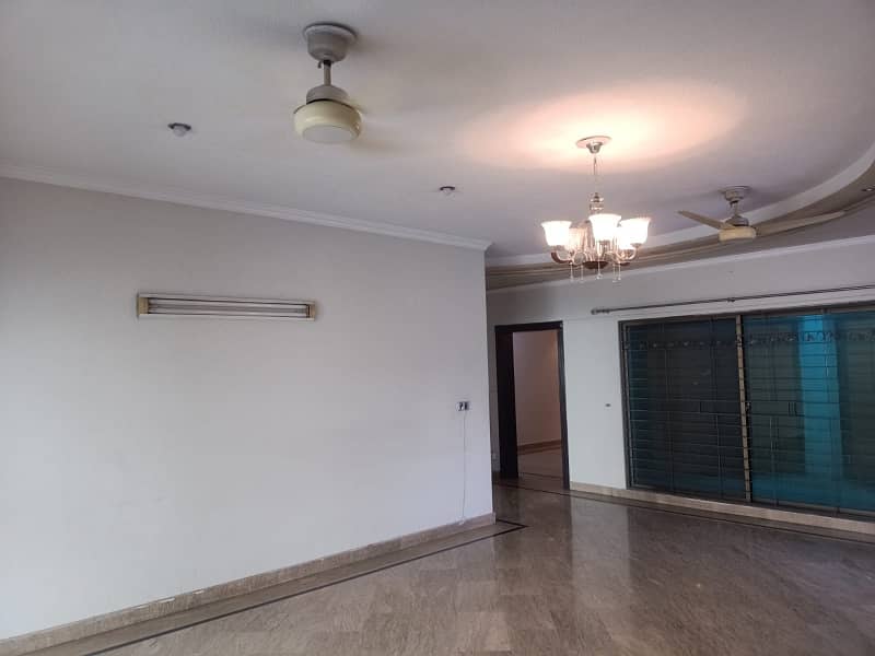 1 kanal VIP upper portion for rent in pcsir phase to near ucp Yasir borast 4