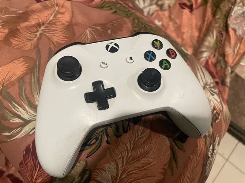 xbox one for sale with one controller and games 2