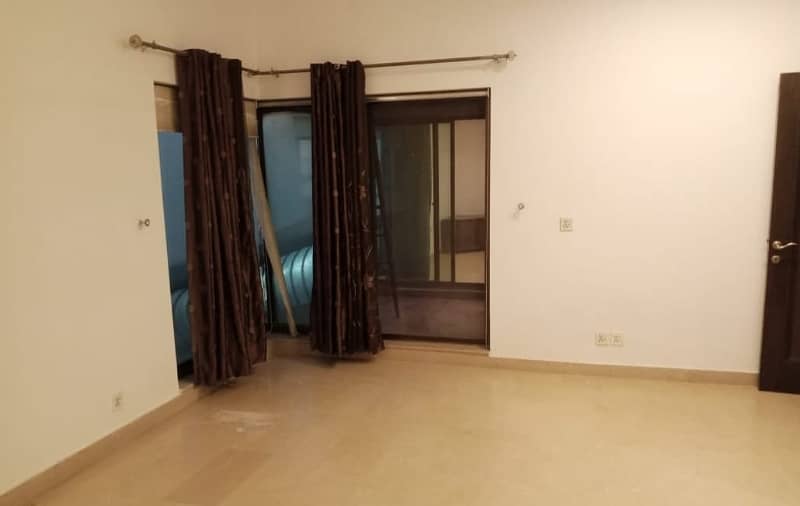 1 Kanal beautiful Upper Portion Available For Rent in DHA Phase 4 Lahore Cantt 3